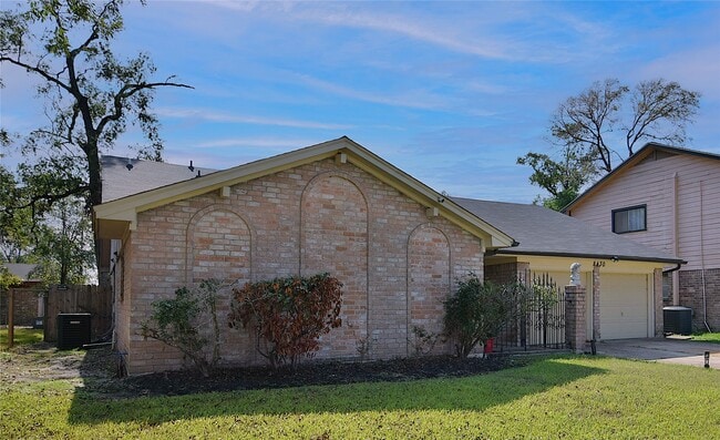 8430 Gallahad St in Houston, TX - Building Photo - Building Photo