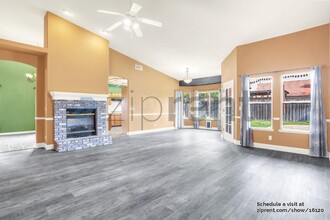 4042 W Fender Ave in Fresno, CA - Building Photo - Building Photo