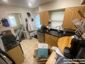 120 Foster Ter, Unit 1 in Boston, MA - Foto de edificio - Building Photo