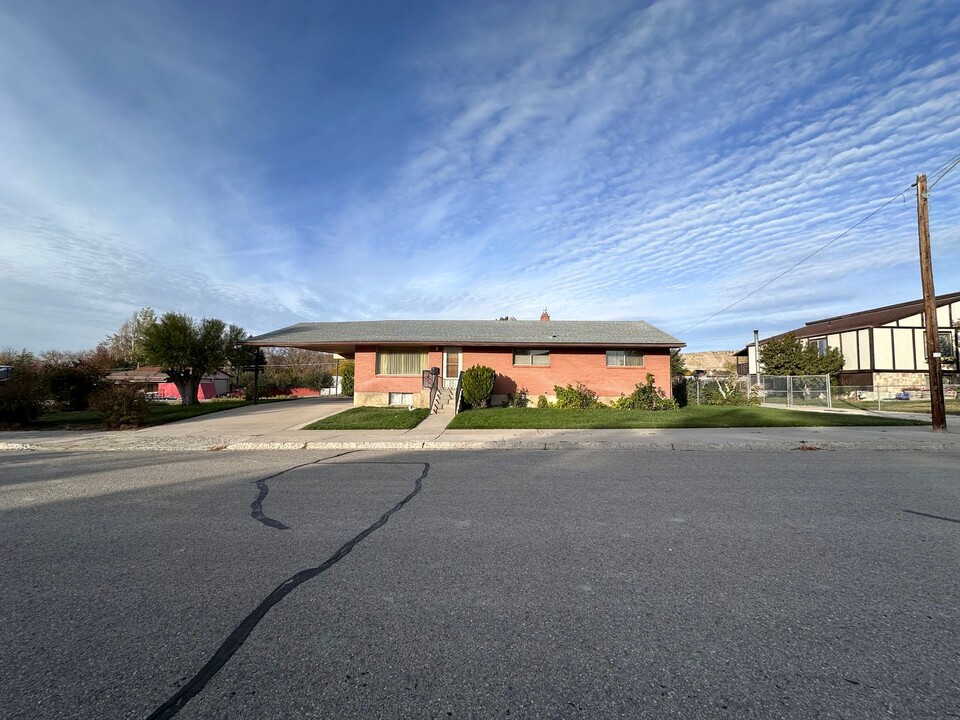 885 N 6th E St in Price, UT - Foto de edificio