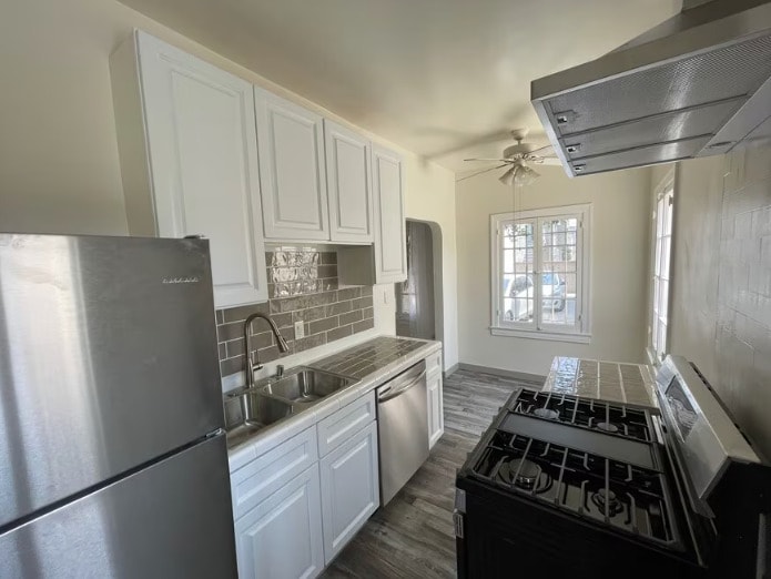 8714 W Olympic Blvd in Los Angeles, CA - Building Photo