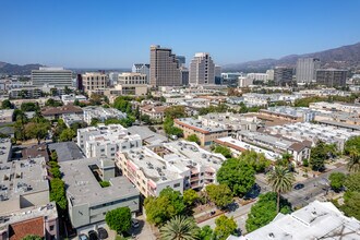 345 N Jackson St in Glendale, CA - Foto de edificio - Building Photo