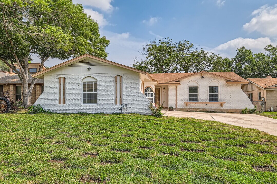 513 Jeanette Dr in Converse, TX - Building Photo