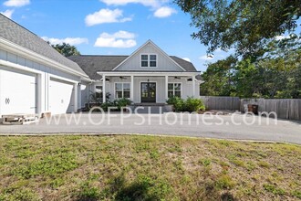 4921 Mason Calle Rd in Gulf Breeze, FL - Foto de edificio - Building Photo