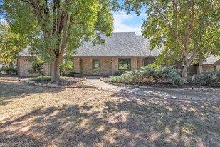 4075 St Croix Dr in Edmond, OK - Building Photo