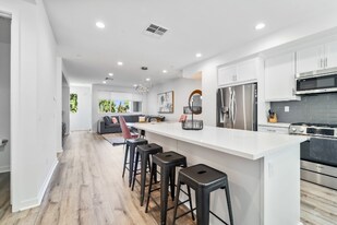 13225 W Lumina Way in Los Angeles, CA - Building Photo