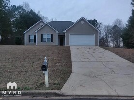 135 Windward Dr in Covington, GA - Building Photo