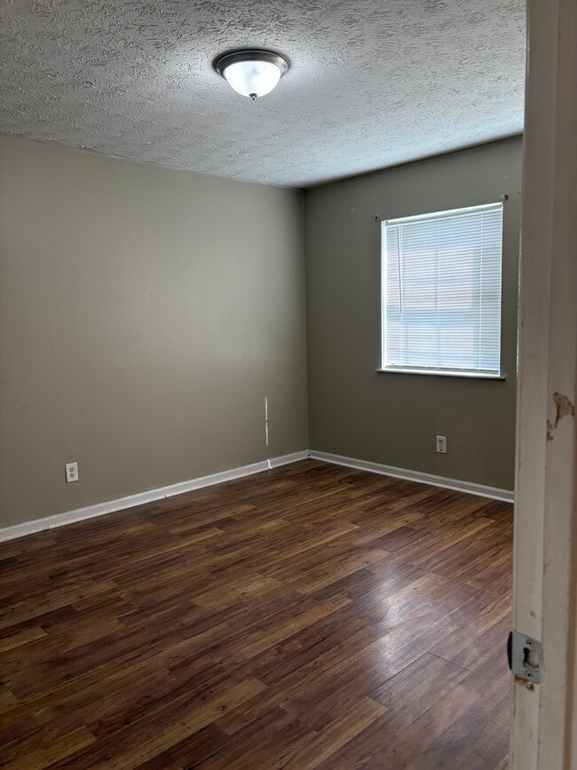 1750 Wesley Way NW, Unit B in Conyers, GA - Foto de edificio - Building Photo