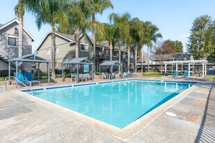 Lakehouse Apartments in Lake Elsinore, CA - Building Photo