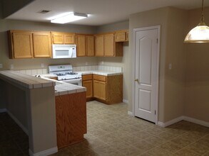 11908 Darlington Ave in Bakersfield, CA - Building Photo - Building Photo
