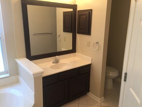 8216 Leafcrest Dr in Jacksonville, FL - Building Photo - Building Photo