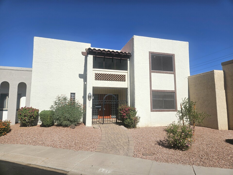 1710 W Claremont St in Phoenix, AZ - Building Photo