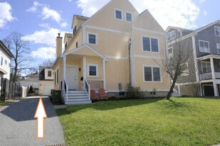 32 Salisbury Rd in Newton, MA - Building Photo