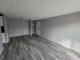 13420 Euclid Ave in East Cleveland, OH - Building Photo