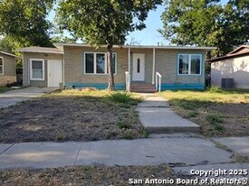 311 Eland Dr in San Antonio, TX - Building Photo