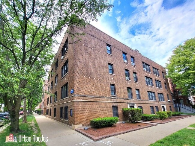 1446 W Byron St, Unit J08W