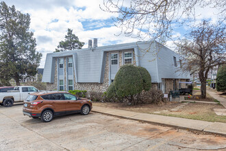 6022 NW Expressway in Oklahoma City, OK - Building Photo - Building Photo