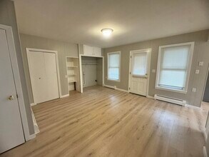 37 Brown Ave-Unit -1R in Manchester, NH - Building Photo - Building Photo