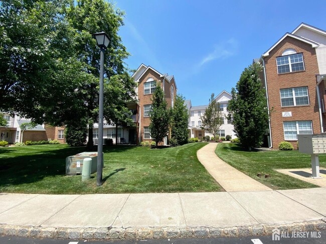 420 Plymouth Rd in North Brunswick, NJ - Building Photo - Building Photo