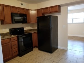 203 E High St, Unit A in Troy, IL - Foto de edificio - Building Photo