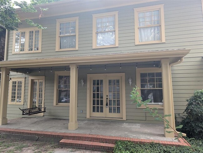 property at 815 Sul Ross St