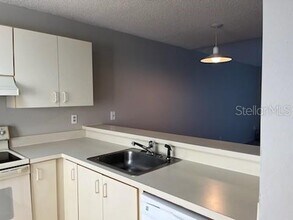 2564 Woodgate Blvd in Orlando, FL - Building Photo - Building Photo