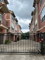 1049 W 22nd St in Houston, TX - Building Photo