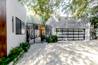 1465 Benedict Canyon Dr in Beverly Hills, CA - Building Photo - Building Photo