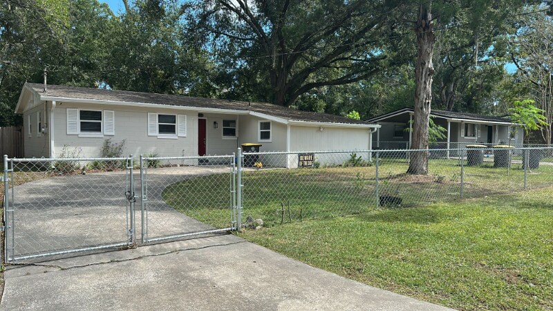 2235 Looking Glass Ln in Jacksonville, FL - Building Photo