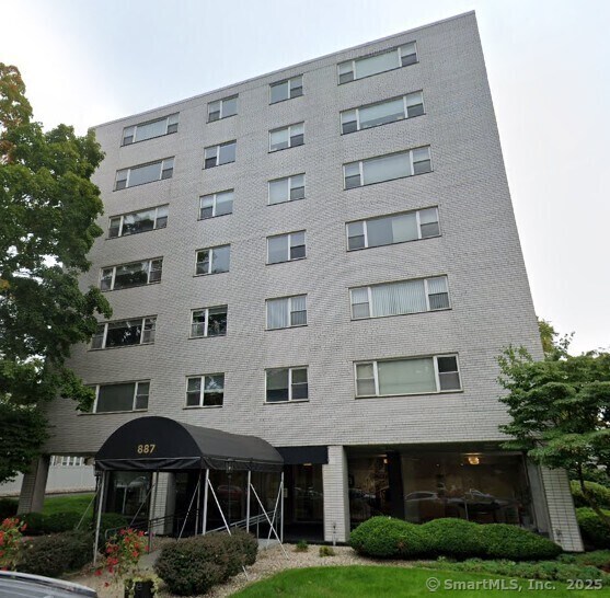 887 Farmington Ave in West Hartford, CT - Building Photo