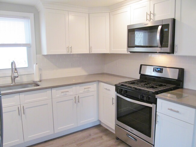 11 Meehan Ave, Unit 2 in Raritan, NJ - Building Photo - Building Photo