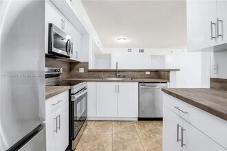 2123 Renaissance Blvd in Miramar, FL - Building Photo - Building Photo