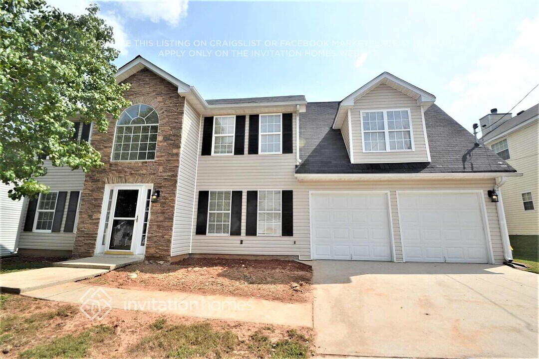 5390 Wellborn Creek Dr in Lithonia, GA - Building Photo
