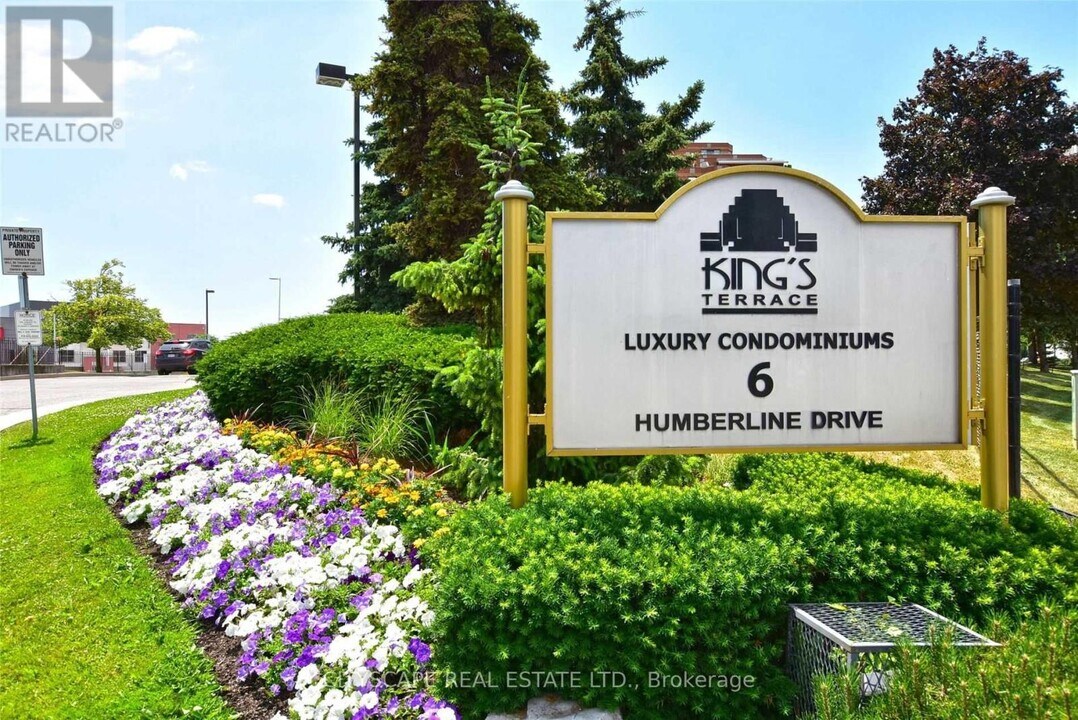 6 Humberline Dr in Toronto, ON - Building Photo