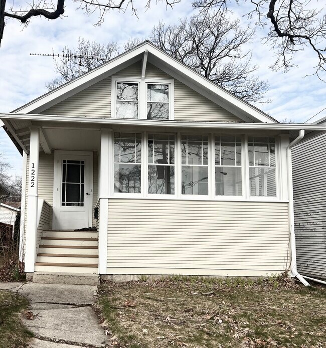 1222 North Ave Rentals in Waukegan, IL