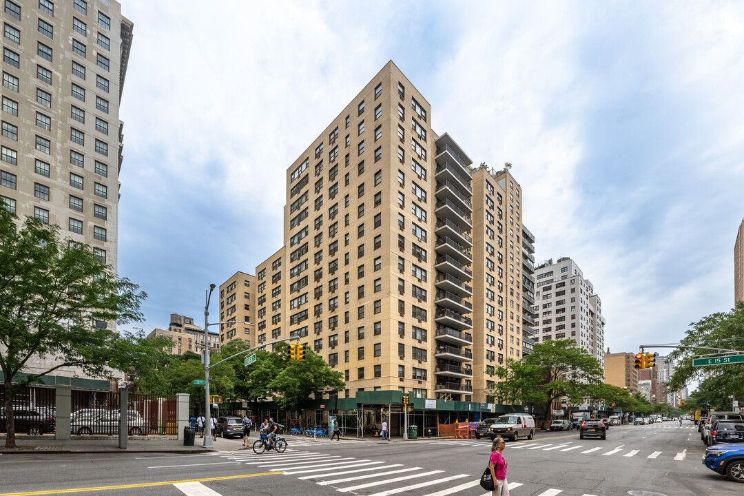 Gramercy Arms in New York, NY - Building Photo