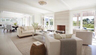 21 Woodbine St in Nantucket, MA - Building Photo - Building Photo