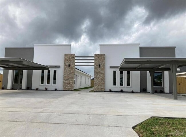 property at 1411 S Flag St