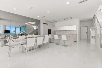3131 NE 7th Ave, Unit UPH5303 in Miami, FL - Building Photo - Building Photo
