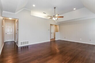 819 Crystal Creek Ln in Arlington, TX - Building Photo - Building Photo
