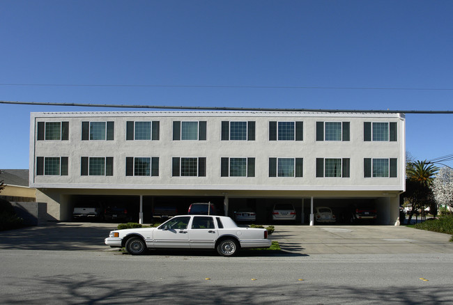 280 Howland St in Redwood City, CA - Foto de edificio - Building Photo