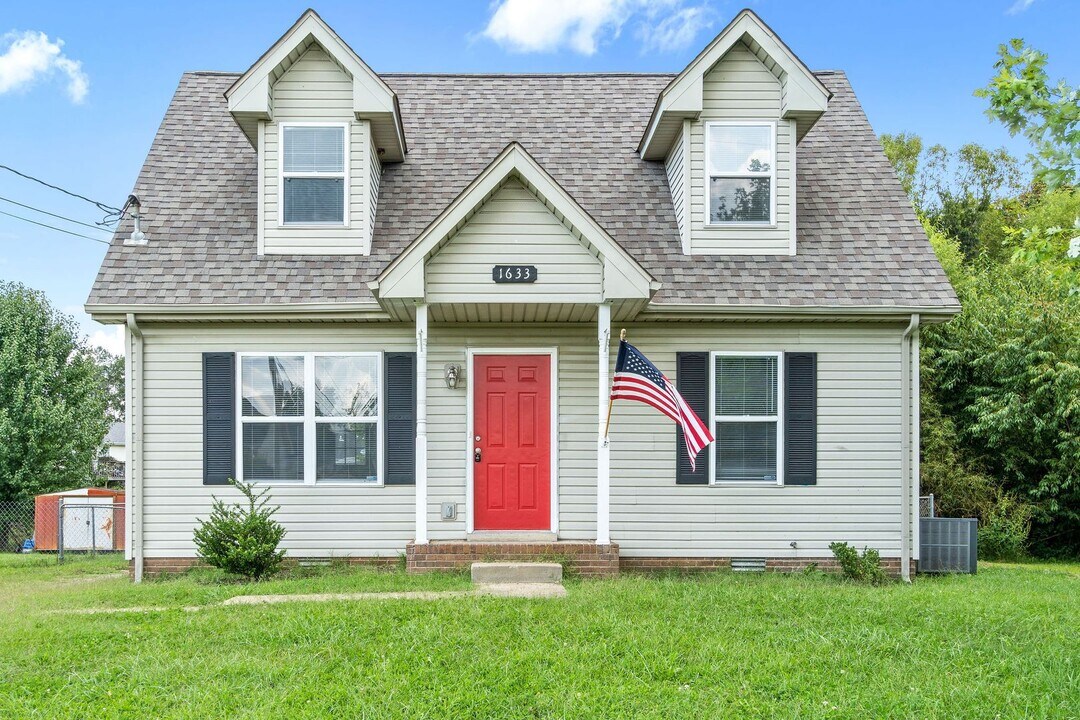 1633 Hannibal Dr in Oak Grove, KY - Building Photo