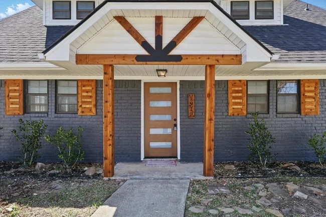 1912 Sierra Dr in Lewisville, TX - Building Photo - Building Photo