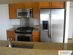 1 Spring St, Unit 1805 in New Brunswick, NJ - Foto de edificio - Building Photo
