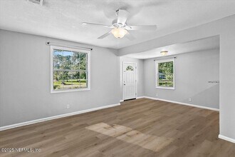 5637 Bishop Ln in Jacksonville, FL - Building Photo - Building Photo