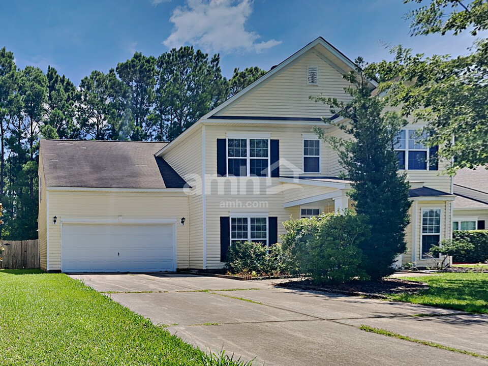 7492 Hawks Cir in Hanahan, SC - Building Photo