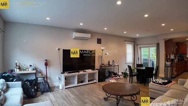 313 Silver St, Unit 1 in Boston, MA - Building Photo - Building Photo