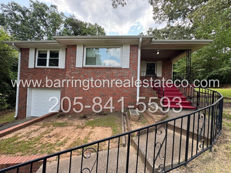 912 Hickory Dr in Birmingham, AL - Building Photo