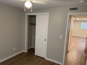 210 NE 3rd St, Unit APT 4 in Aledo, IL - Building Photo - Building Photo