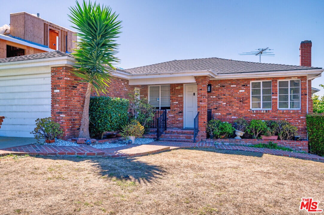 3237 Midvale Ave in Los Angeles, CA - Building Photo